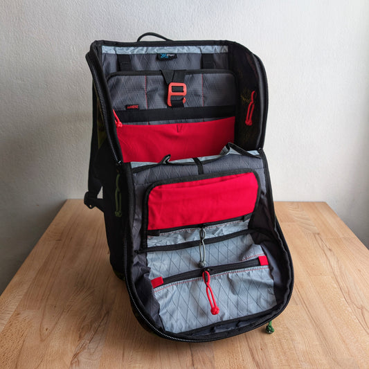 BUDDY 22 Neo - MtC Tropic/Grey/Red + BLAZE 2 laptop sleeve + MUTE Velcro cover