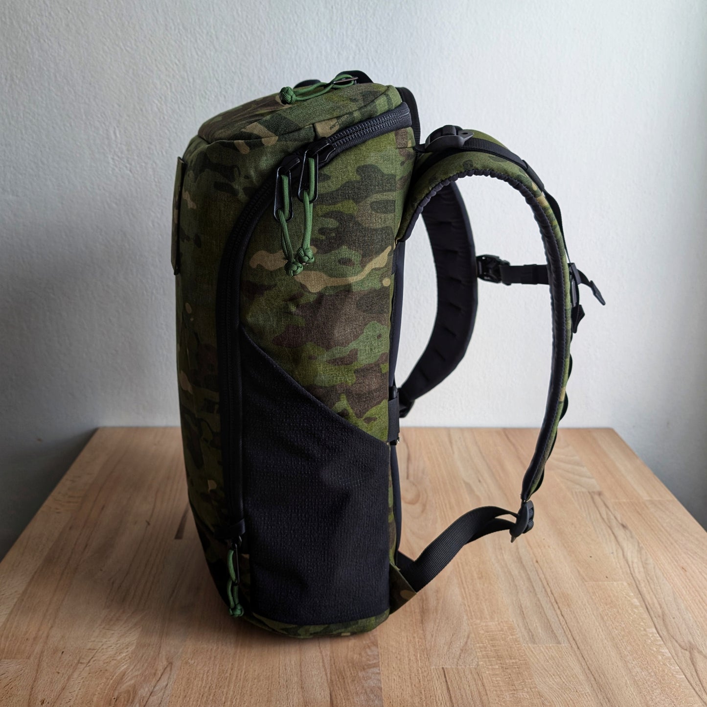 BUDDY 22 Neo - MtC Tropic/Grey/Red + BLAZE 2 laptop sleeve + MUTE Velcro cover