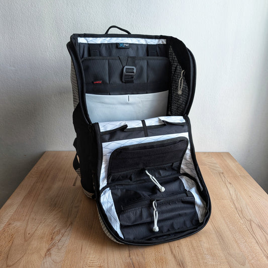 BUDDY 22 Neo - Silver/Black/White + BLAZE 2 laptop sleeve + MUTE Velcro cover