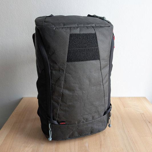BUDDY 22 Neo ULTRA - Black/Silver/Red + BLAZE 2 laptop sleeve