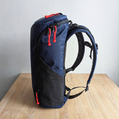 BUDDY 22 Neo - Navy/True red + BLAZE 2 laptop sleeve