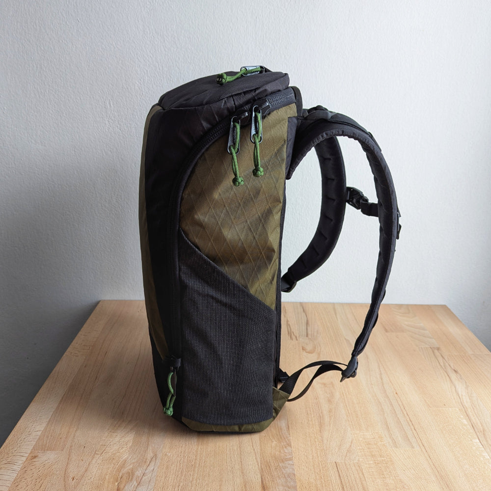 BUDDY 22 Neo - Black/Olive green/Bamboo + BLAZE 2 laptop sleeve