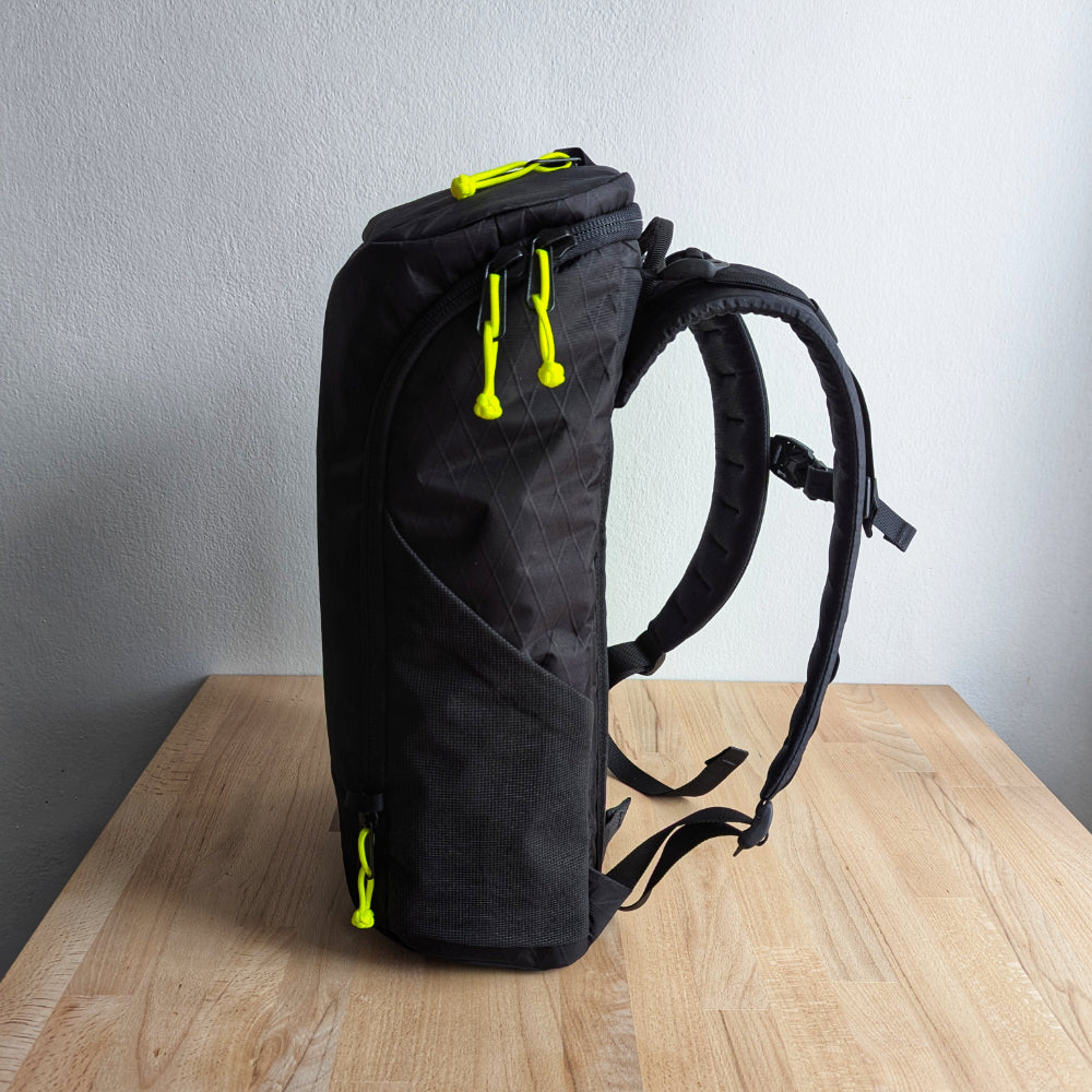 BUDDY 22 Neo - Black/Cadmium green/Hot lime + BLAZE 2 laptop sleeve