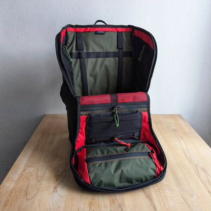 BUDDY 30 Neo - Black/True red/Dark green