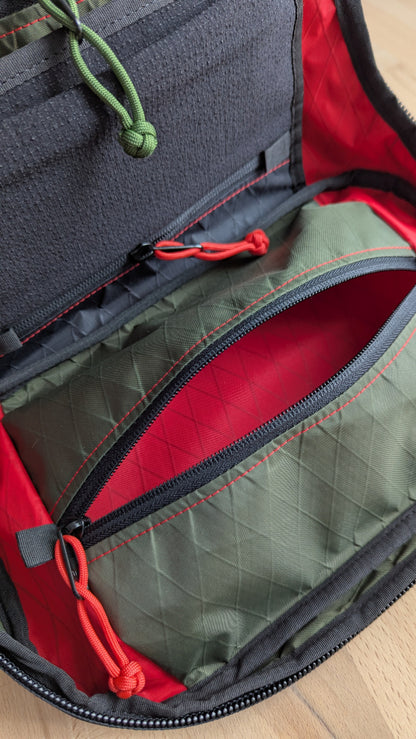 BUDDY 30 Neo - Black/True red/Dark green