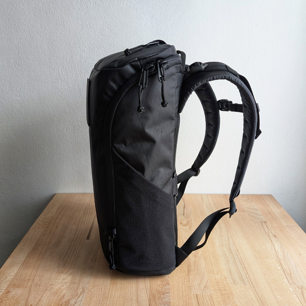 BUDDY 22 Neo - Black/Deep blue/Green + BLAZE 2 laptop sleeve + MUTE Velcro cover