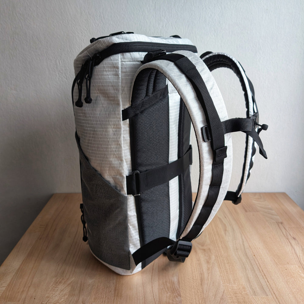 BUDDY 22 Neo - White/Black/Orange + BLAZE 2 laptop sleeve + MUTE Velcro cover