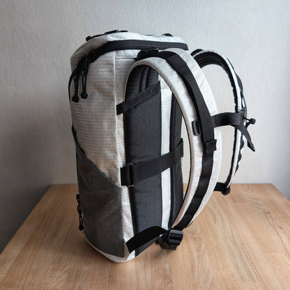 BUDDY 22 Neo - White/Black/Orange + BLAZE 2 laptop sleeve + MUTE Velcro cover