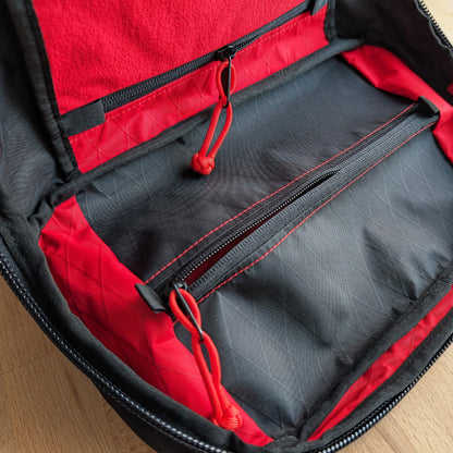 BUDDY 30 Neo - Black/Red + BLAZE 2 laptop sleeve + MUTE Velcro cover