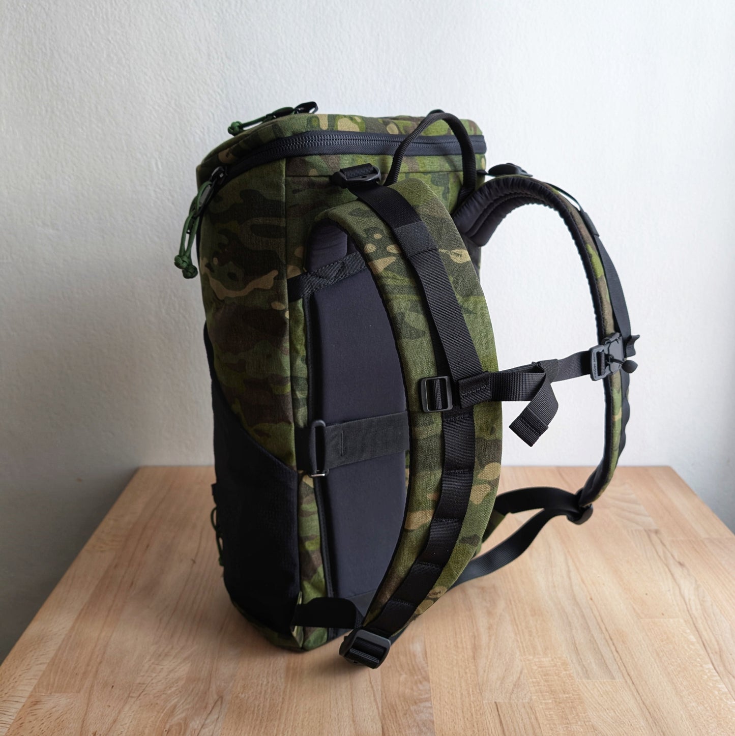 BUDDY 22 Neo - MtC Tropic/Grey/Red + BLAZE 2 laptop sleeve + MUTE Velcro cover