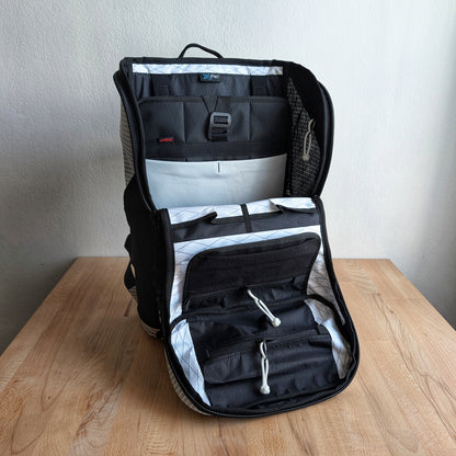 BUDDY 22 Neo - Silver/Black/White + BLAZE 2 laptop sleeve + MUTE Velcro cover