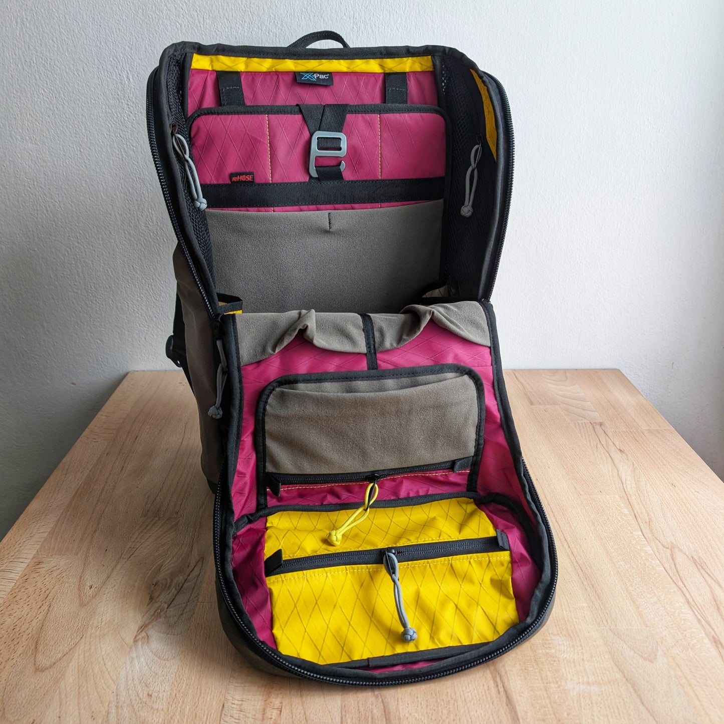 BUDDY 22 Neo - Olive green/Port/Yellow + BLAZE 2 laptop sleeve