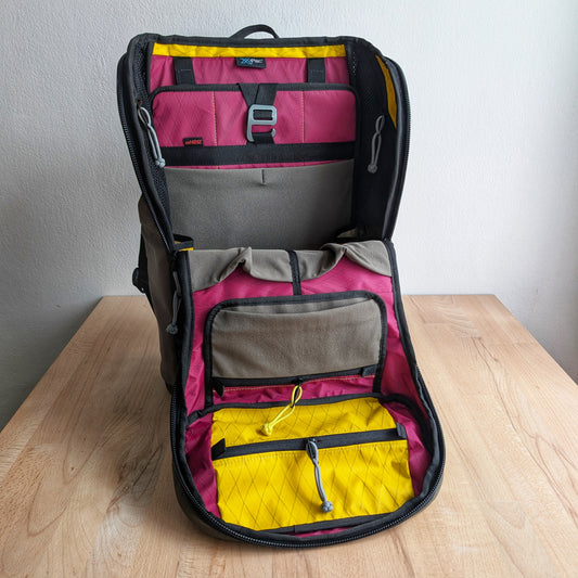 BUDDY 22 Neo - Olive green/Port/Yellow + BLAZE 2 laptop sleeve