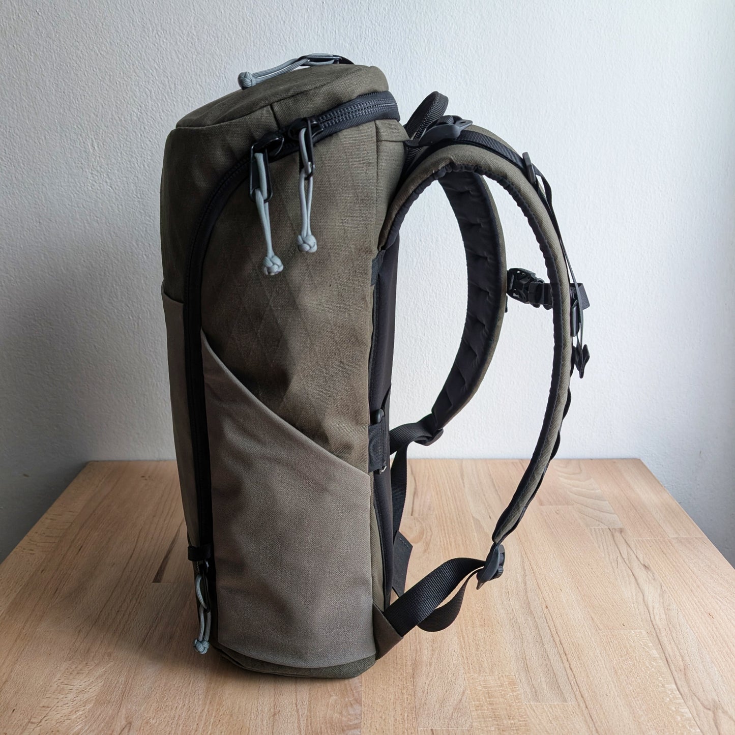 BUDDY 22 Neo - Olive green/Port/Yellow + BLAZE 2 laptop sleeve
