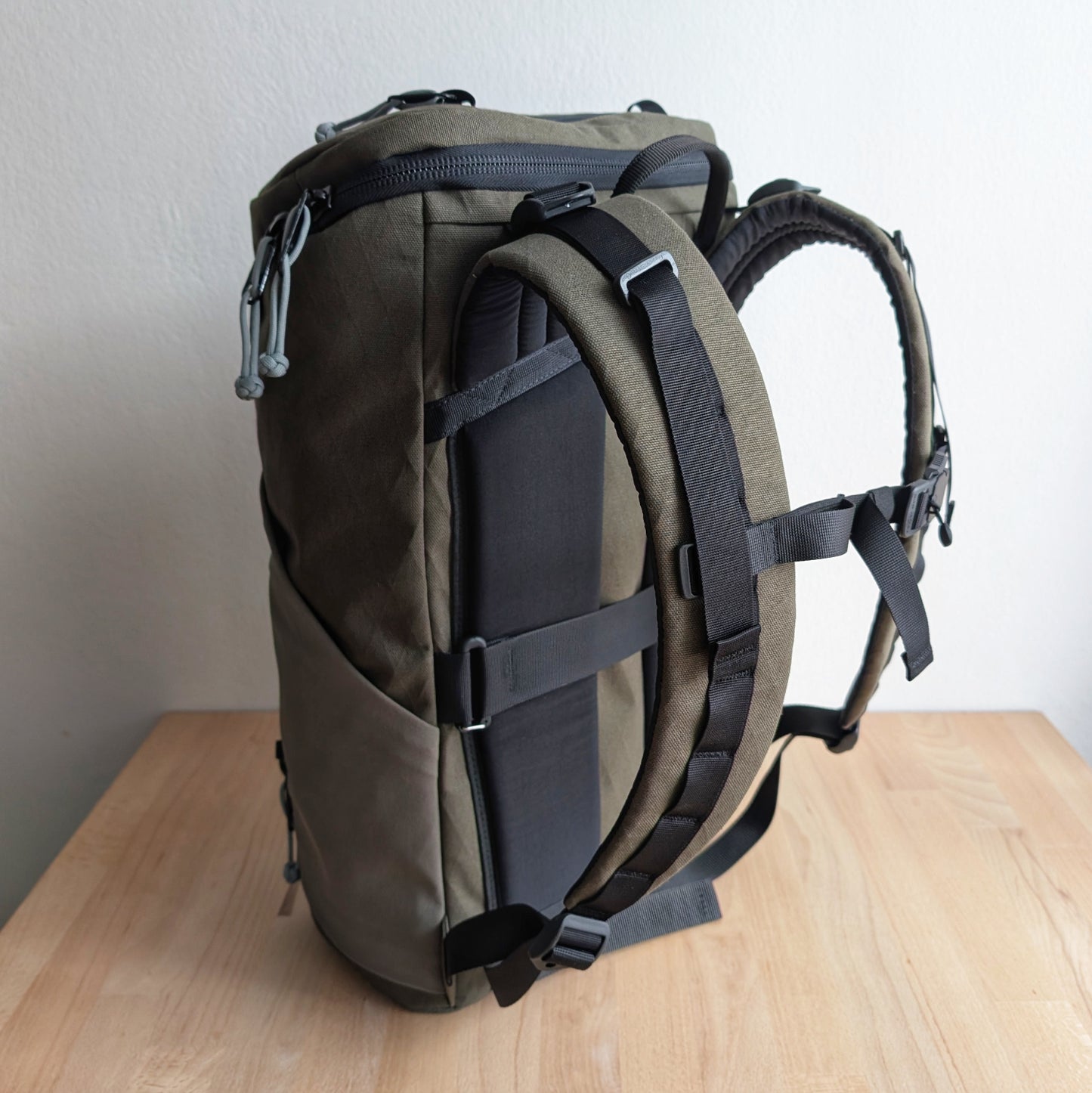 BUDDY 22 Neo - Olive green/Port/Yellow + BLAZE 2 laptop sleeve