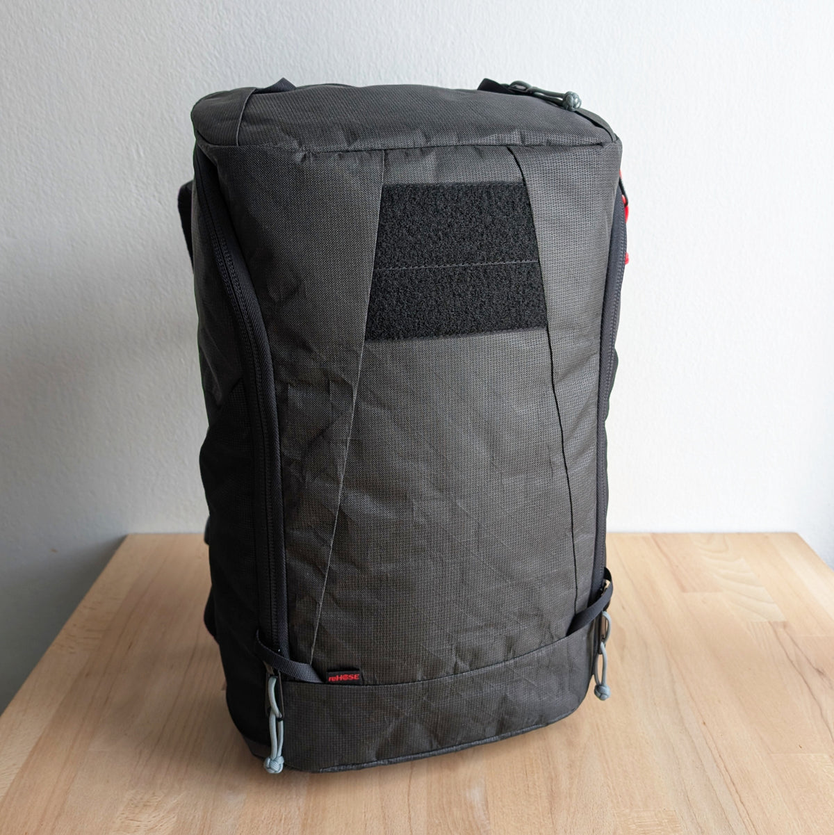 BUDDY 22 Neo ULTRA - Black/Silver/Red + BLAZE 2 laptop sleeve