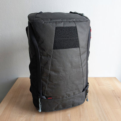 BUDDY 22 Neo ULTRA - Black/Silver/Red + BLAZE 2 laptop sleeve