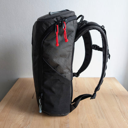 BUDDY 22 Neo ULTRA - Black/Silver/Red + BLAZE 2 laptop sleeve