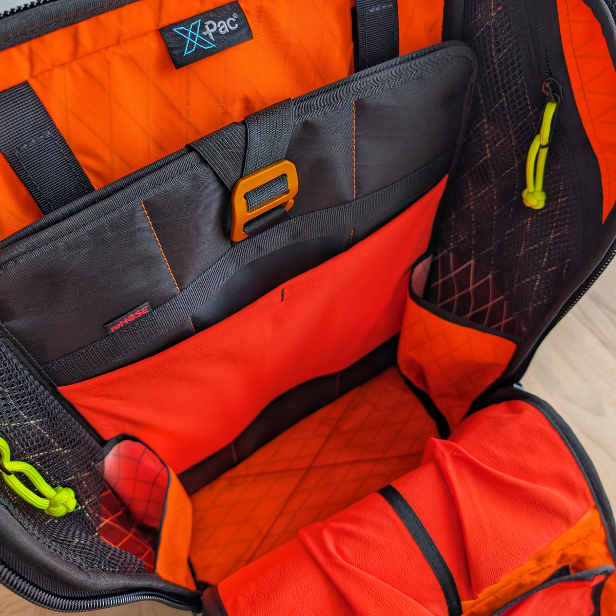 BUDDY 22 Neo - Blackl/Hot orange + BLAZE 2 laptop sleeve